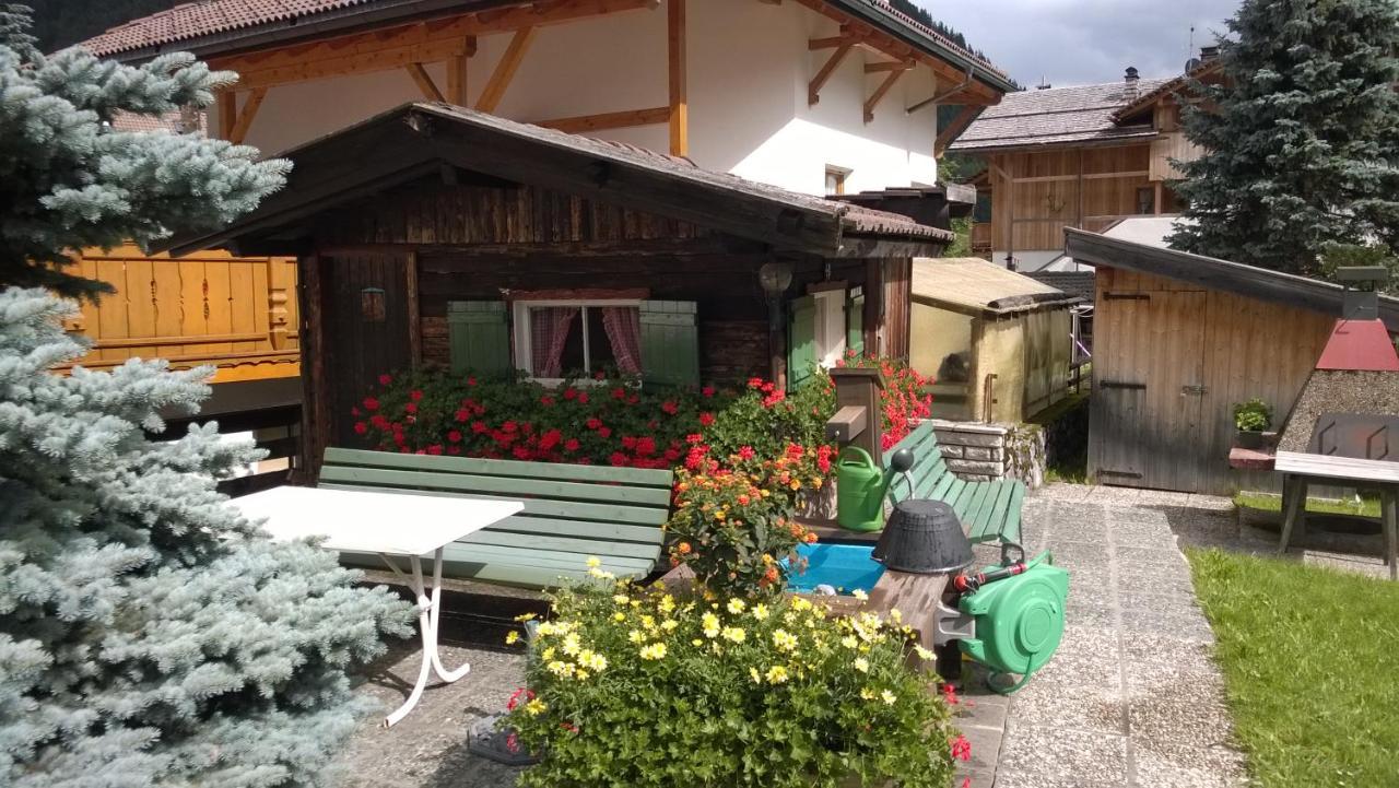 Garni Gabrieli Bed & Breakfast Corvara In Badia Luaran gambar