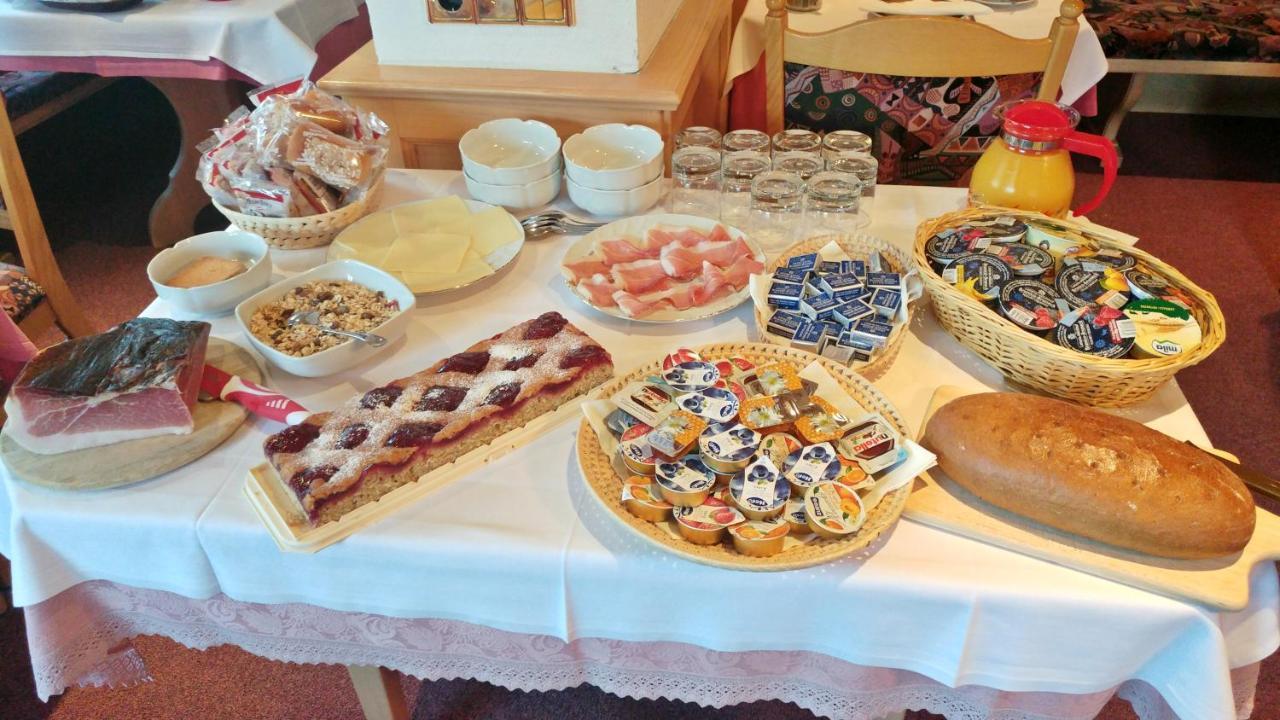 Garni Gabrieli Bed & Breakfast Corvara In Badia Luaran gambar