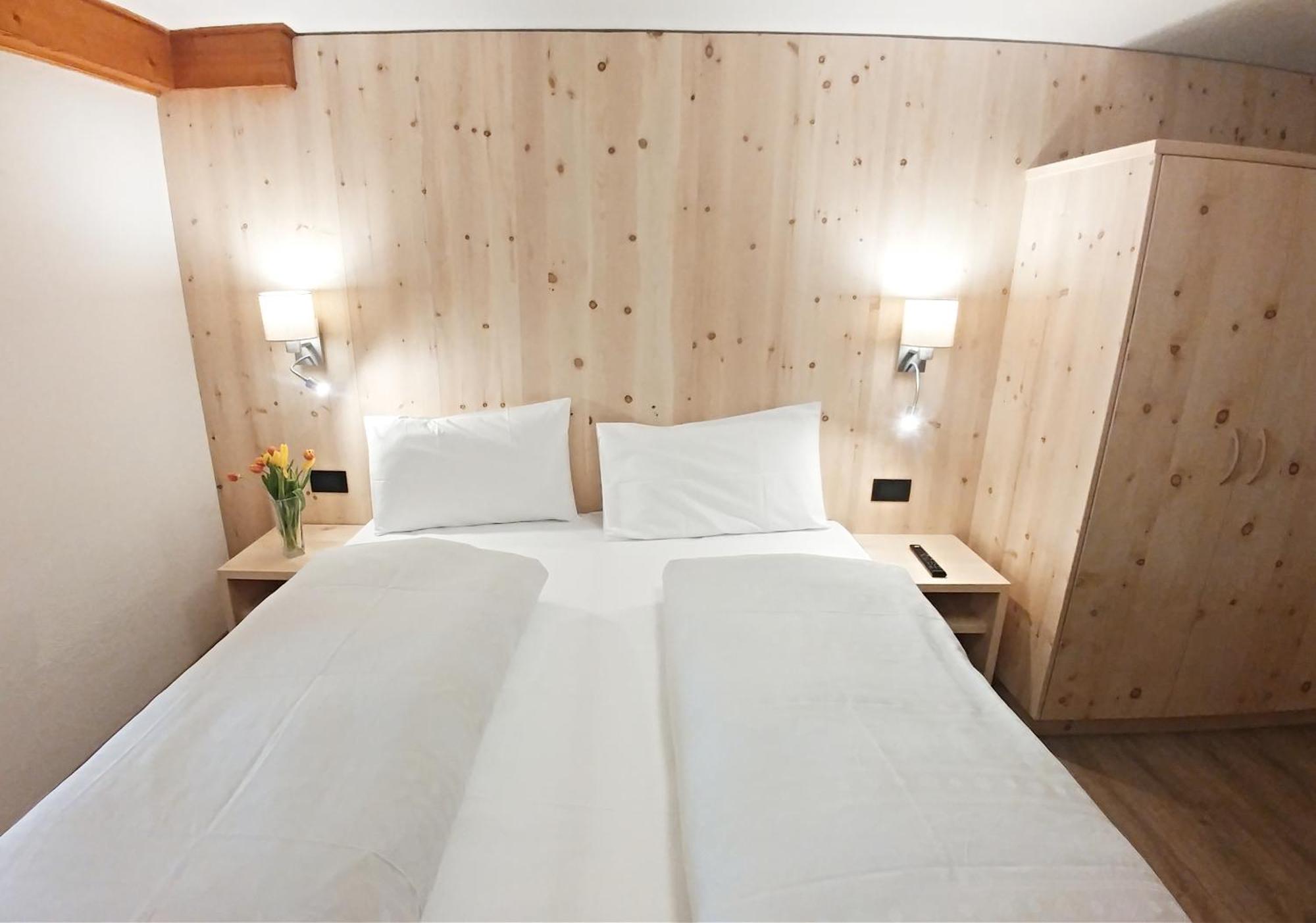 Garni Gabrieli Bed & Breakfast Corvara In Badia Bilik gambar