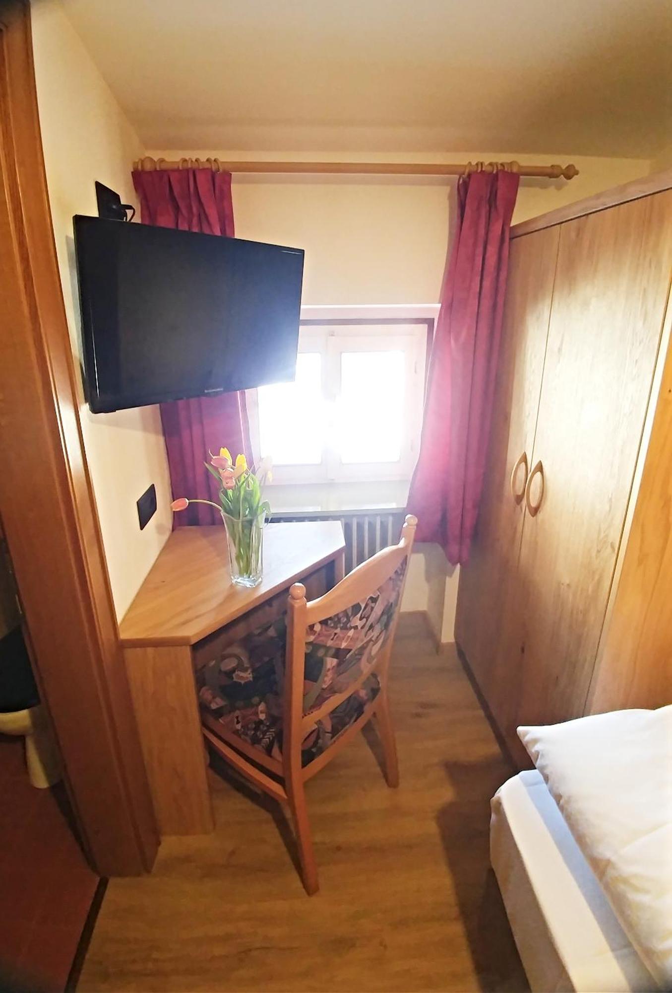 Garni Gabrieli Bed & Breakfast Corvara In Badia Bilik gambar